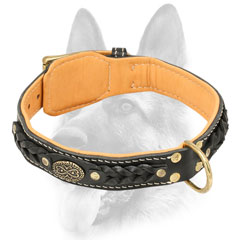 Simply beautiful dog collar made of leather