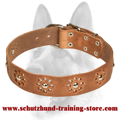Flowered Leather Dog Collar for Elegant Dogs