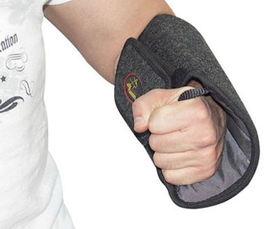 Safe and reliable dog training gauntlet